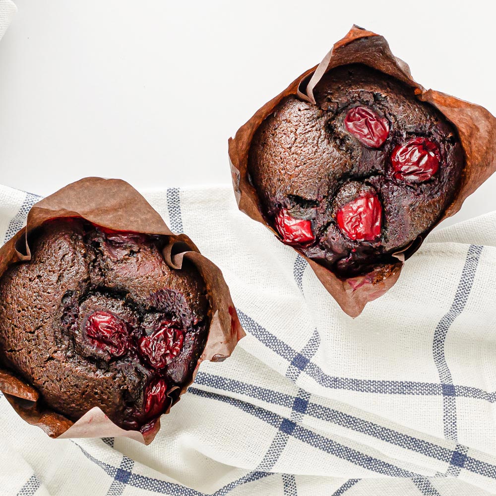 Muffins de chocolate con cerezas