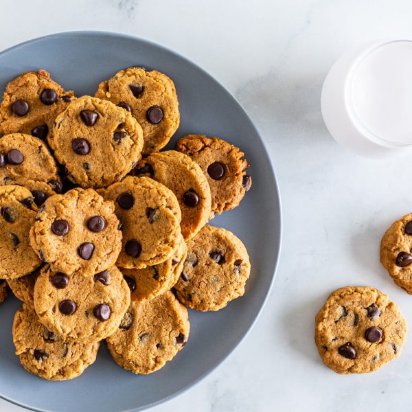5-Ingredient Peanut Butter Chocolate Chip Cookies