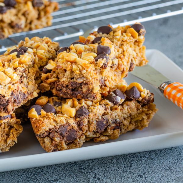 Chewy Peanut Butter Chocolate Chip Granola Bars