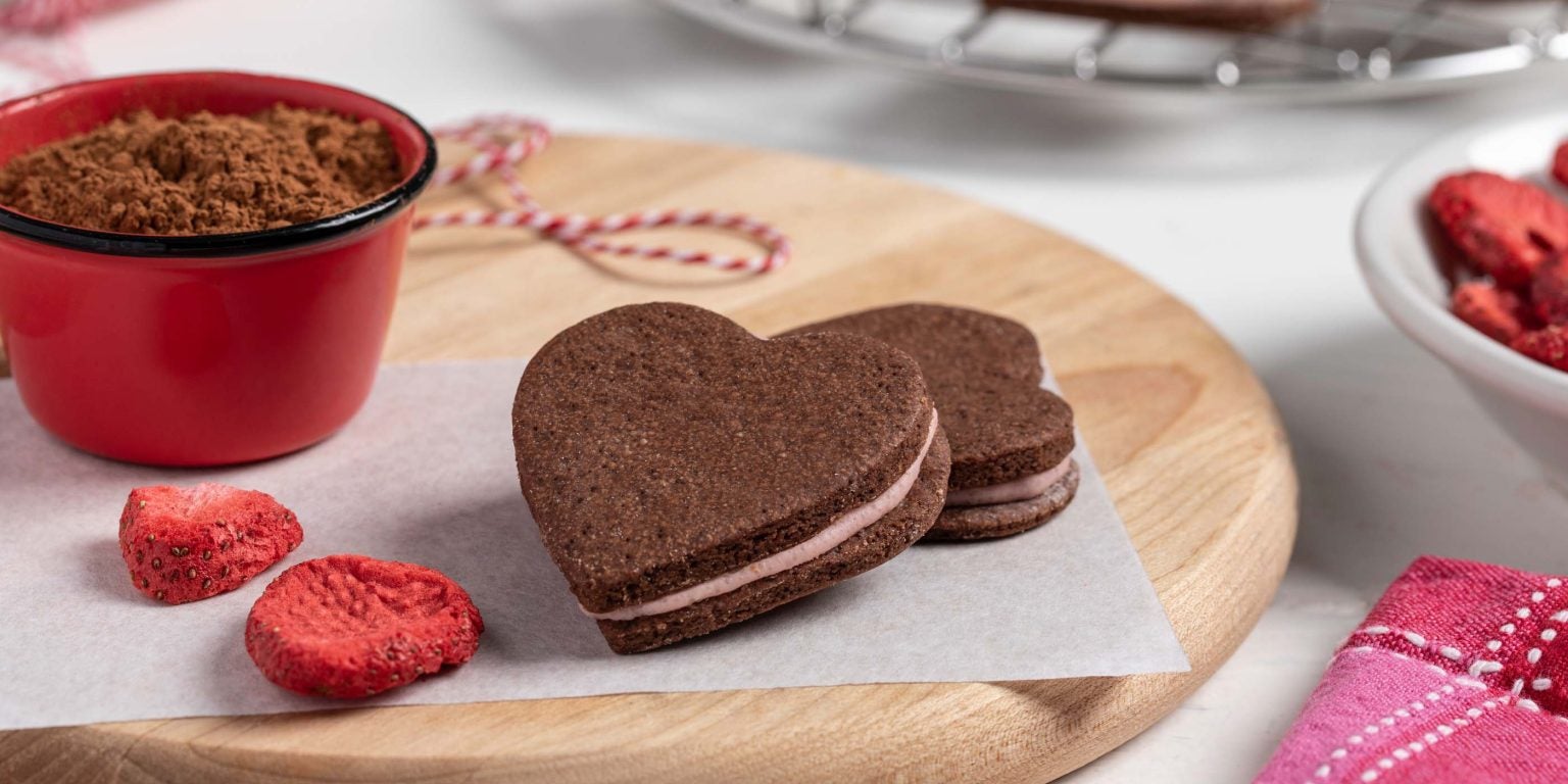 HeartShaped Chocolate & Strawberry Sandwich Cookies Splenda®