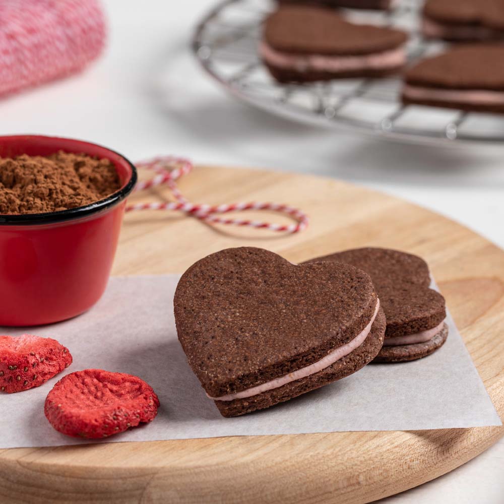 HeartShaped Chocolate & Strawberry Sandwich Cookies Splenda®