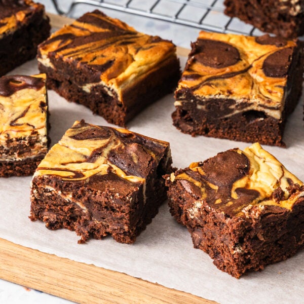 Brownies con remolino de cheesecake